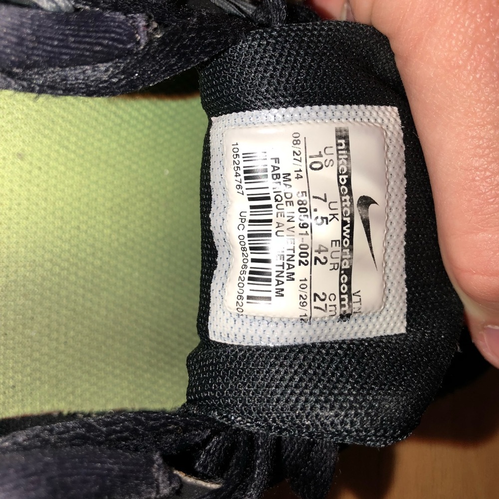 Black nike running shoes
